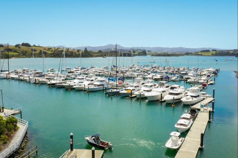 Photo of property in 6 Puriri Place, Sandspit, Warkworth, 0982