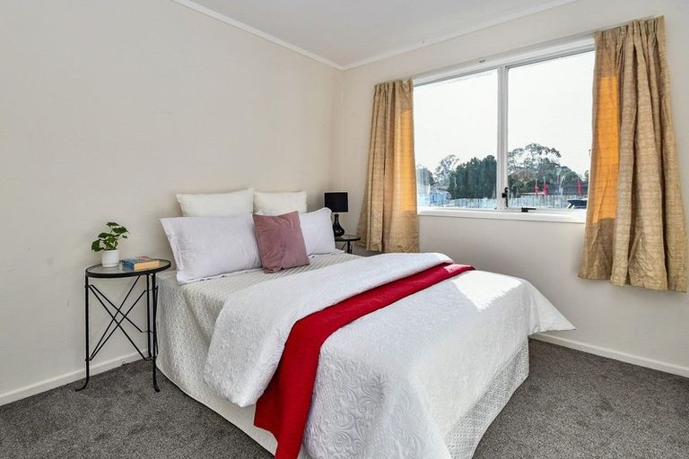 Photo of property in 2/15 Frobisher Way, Clendon Park, Auckland, 2103