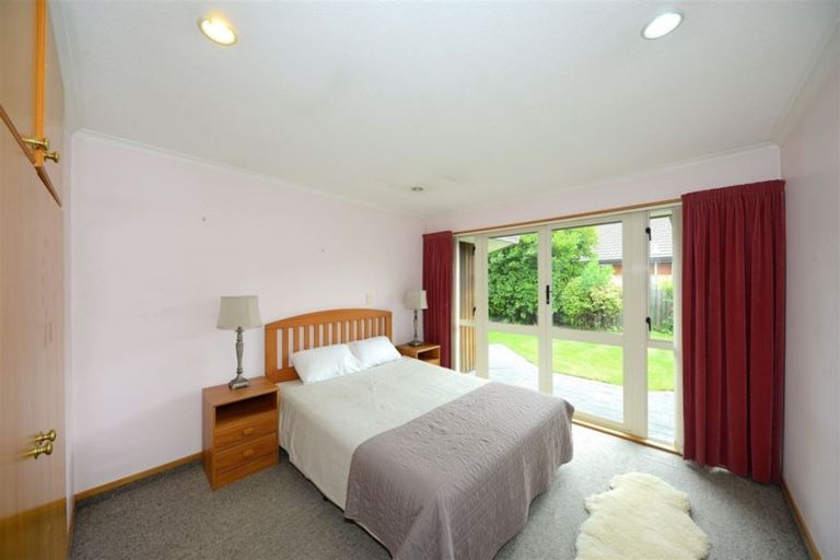 Photo of property in 18 Berkshire Drive, Avonhead, Christchurch, 8042