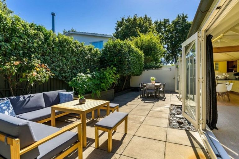 Photo of property in 2/8 Guinness Crescent, Ilam, Christchurch, 8041