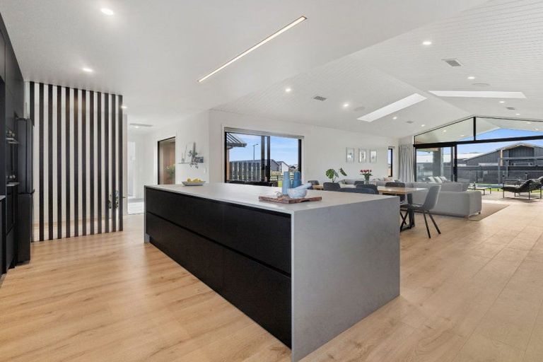 Photo of property in 83 Sunline Drive, Leamington, Cambridge, 3432