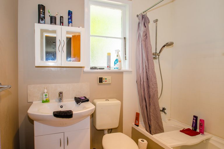 Photo of property in 15 Tomkins Street, Green Island, Dunedin, 9018