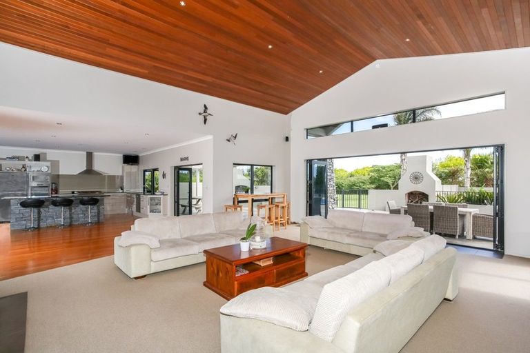 Photo of property in 1125a Glenbrook Road, Glenbrook, Waiuku, 2681