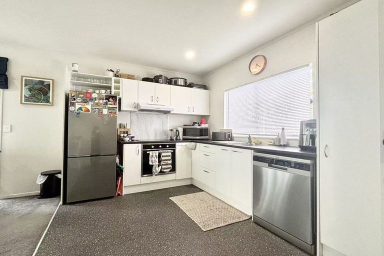 Photo of property in 1 Butia Avenue, Henderson, Auckland, 0612