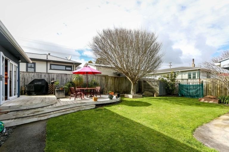 Photo of property in 3 Ranfurly Street, Frankleigh Park, New Plymouth, 4310