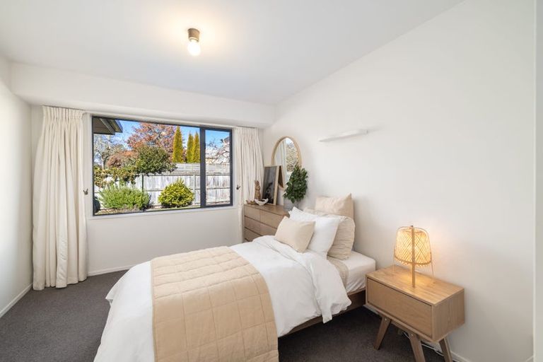 Photo of property in 32 Hussey Road, Harewood, Christchurch, 8051