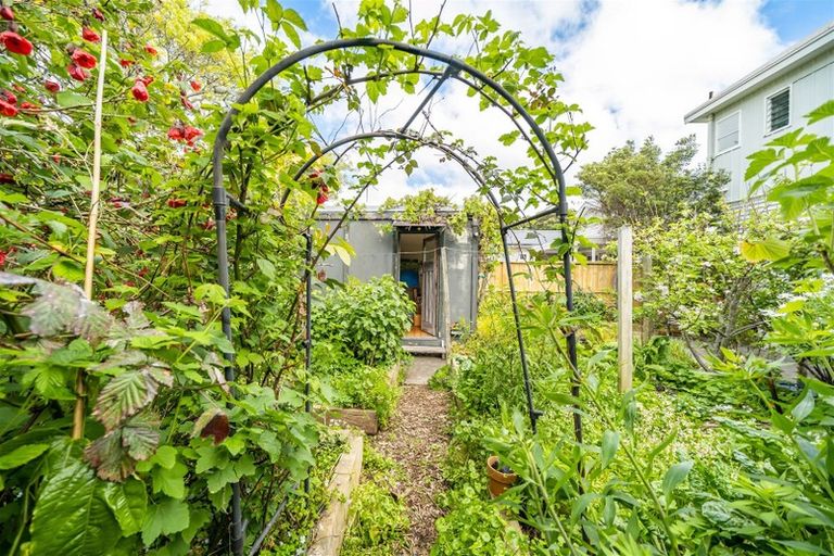 Photo of property in 93 Oroua Street, Eastbourne, Lower Hutt, 5013