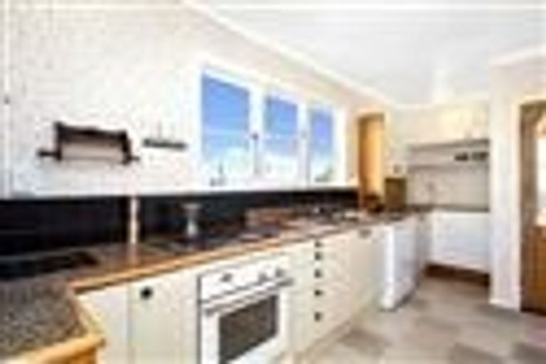 Photo of property in 94 Nicholson Road, Khandallah, Wellington, 6035