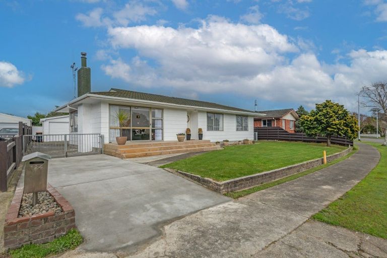 Photo of property in 124 Benmore Avenue, Cloverlea, Palmerston North, 4412