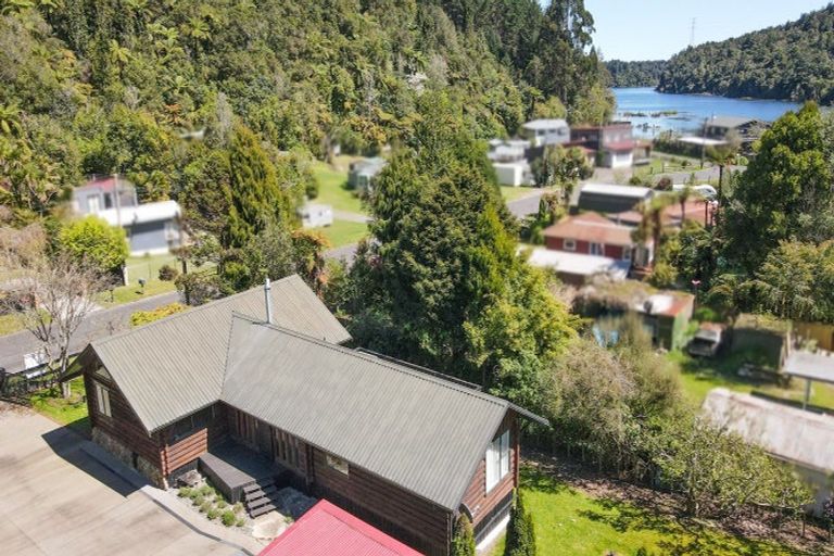 Photo of property in 16 Tombleson Road, Lake Rotoma, Rotorua, 3074