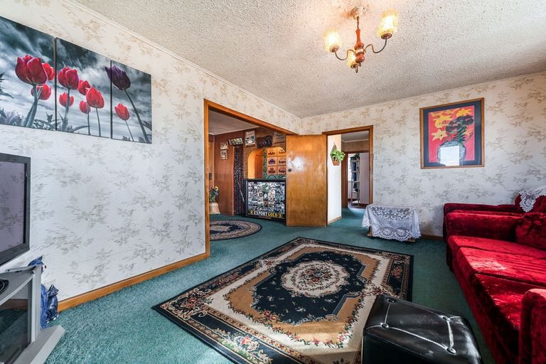 Photo of property in 8 Binsted Road, New Lynn, Auckland, 0600