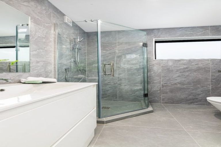 Photo of property in 10 Kari Lane, Kumeu, 0810