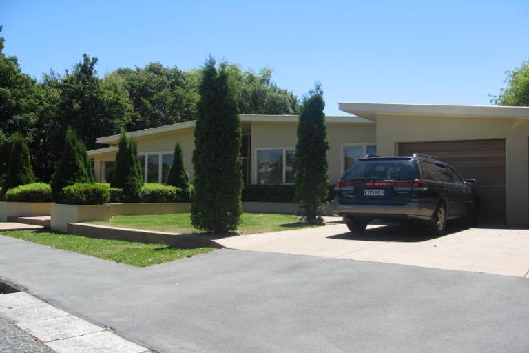 Photo of property in 27 Athol Terrace, Upper Riccarton, Christchurch, 8041