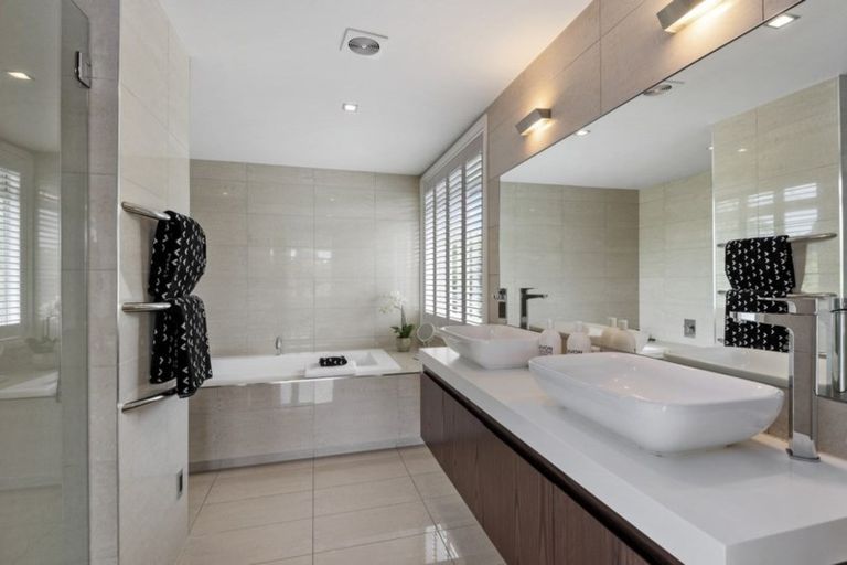 Photo of property in 10 Royds Street, Fendalton, Christchurch, 8014