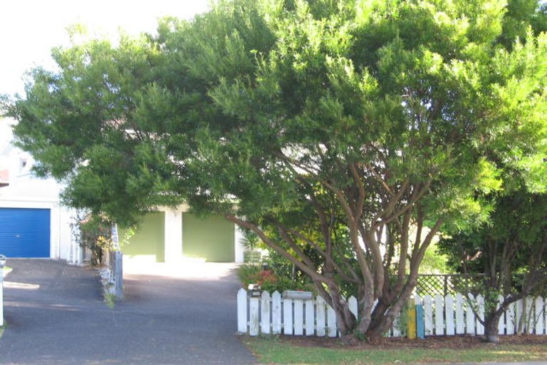 Photo of property in 2/232 Beach Road, Campbells Bay, Auckland, 0630