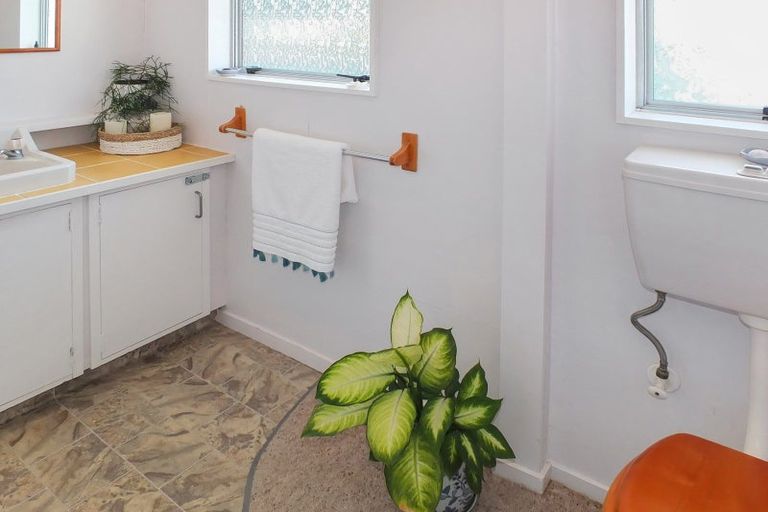 Photo of property in 7 Hennessy Street East, Foxton Beach, Foxton, 4815