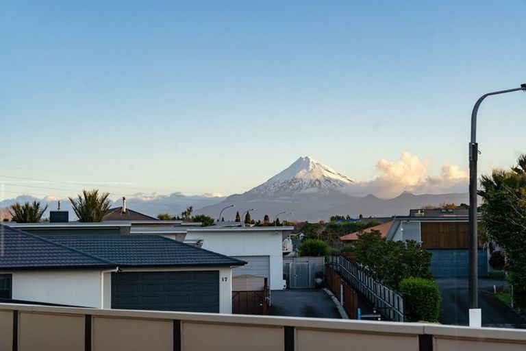 Photo of property in 13 Winstone Place, Highlands Park, New Plymouth, 4312