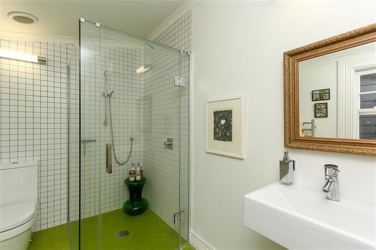 Photo of property in 77 Eliot Street, New Plymouth, 4310