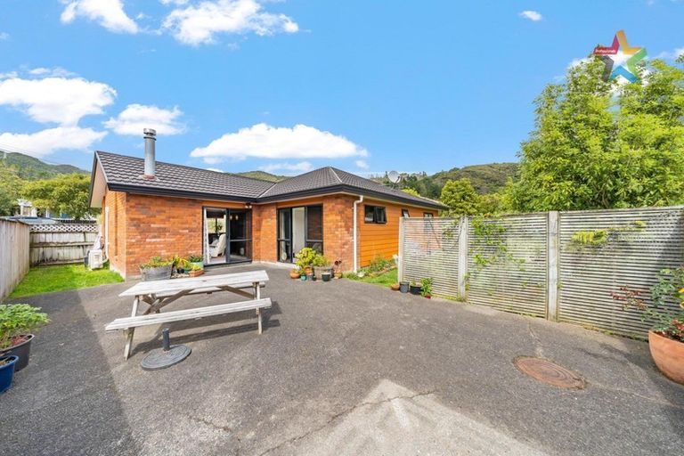 Photo of property in 5 Maru Street, Stokes Valley, Lower Hutt, 5019