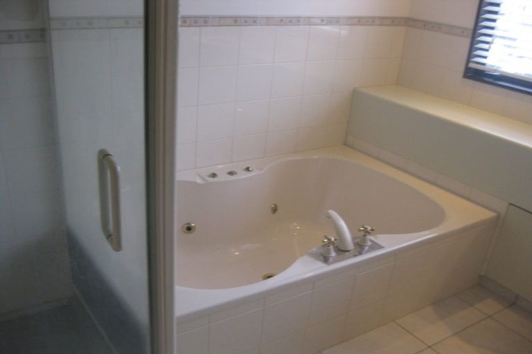 Photo of property in 2/27 Macdonald Crescent, Te Aro, Wellington, 6011