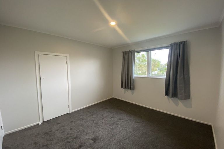 Photo of property in 8 Lendic Avenue, Henderson, Auckland, 0612