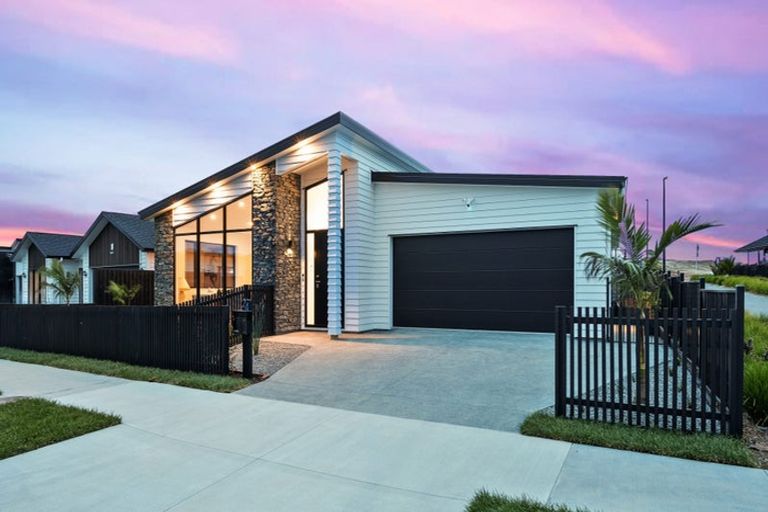 Photo of property in 24 Tipu Crescent, Wainui, 0992