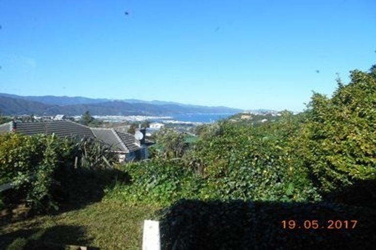 Photo of property in 202 Miromiro Road, Normandale, Lower Hutt, 5010