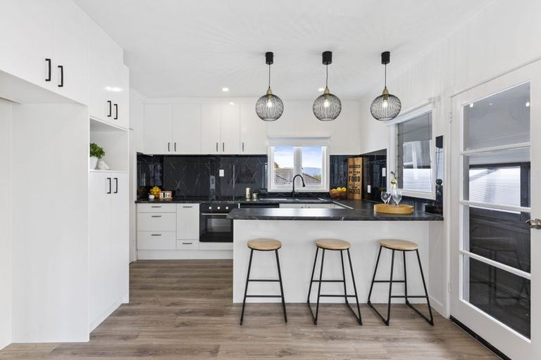 Photo of property in 6 James Laurie Street, Henderson, Auckland, 0612