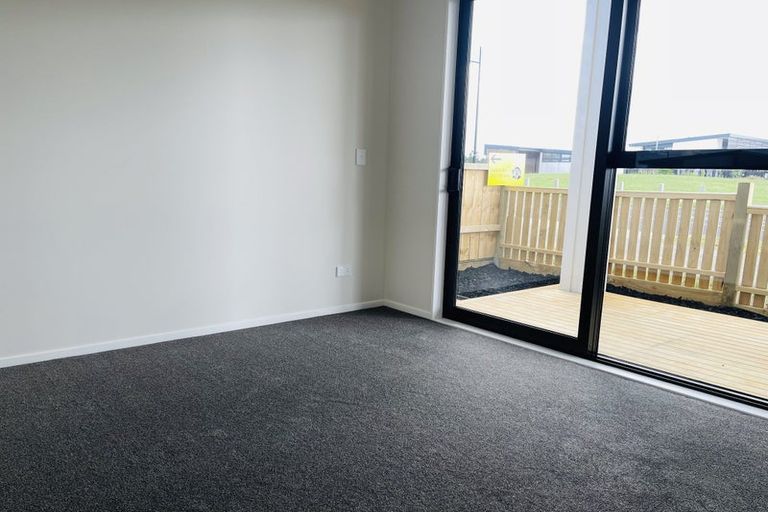 Photo of property in 18 Rorotu Avenue, Karaka, Papakura, 2113