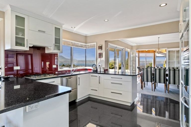 Photo of property in 2 Krissell Place, Acacia Bay, Taupo, 3330