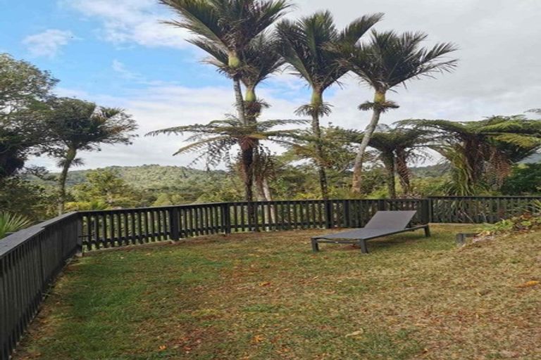 Photo of property in 740a West Coast Road, Oratia, Auckland, 0604