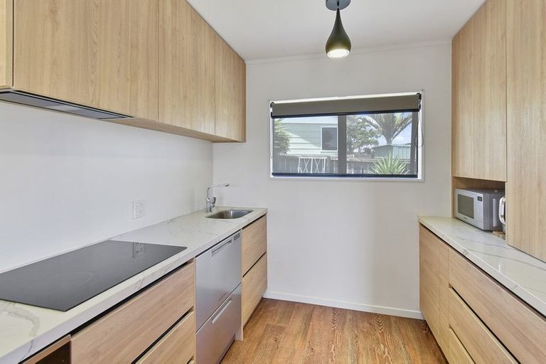 Photo of property in 1/8 Kimdale Place, Totara Heights, Auckland, 2105