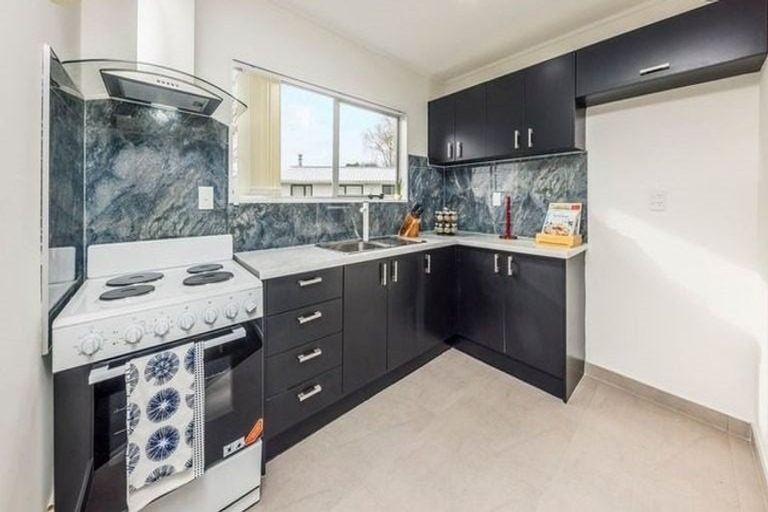 Photo of property in 2/11 Rollerson Street, Papakura, 2110