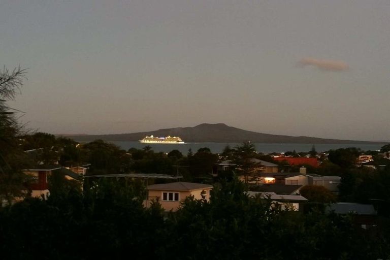 Photo of property in 86 Parr Terrace, Castor Bay, Auckland, 0620