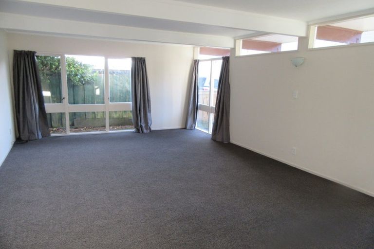Photo of property in 16 Montana Road, Totara Park, Upper Hutt, 5018