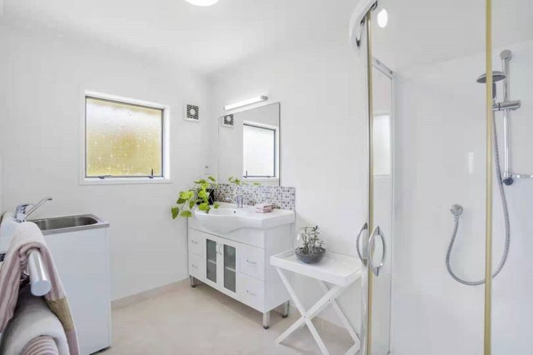 Photo of property in 1/125 Forrest Hill Road, Forrest Hill, Auckland, 0620