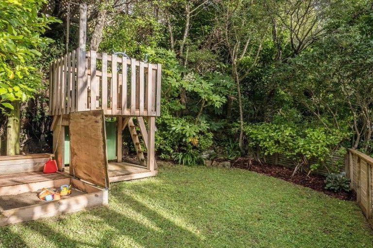 Photo of property in 17 Hewett Way, Ngaio, Wellington, 6035