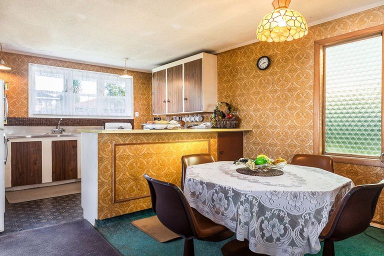 Photo of property in 8 Binsted Road, New Lynn, Auckland, 0600