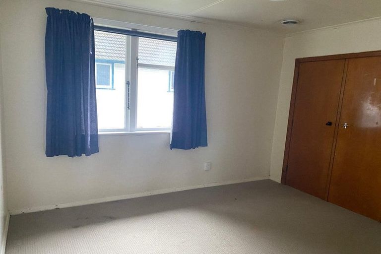 Photo of property in 49 Davidson Crescent, Tawa, Wellington, 5028