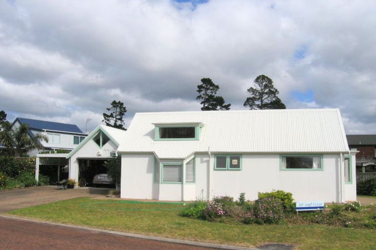 Photo of property in 11 Golden Hills Drive, Pauanui, Hikuai, 3579