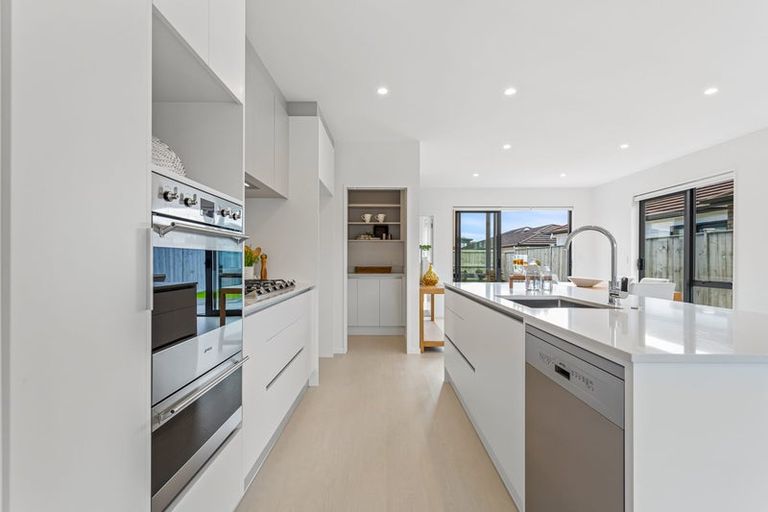 Photo of property in 77 Pepene Avenue, Takanini, Auckland, 2112