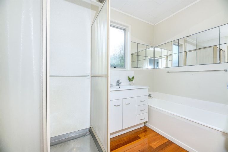 Photo of property in 23 Finlow Drive, Te Atatu South, Auckland, 0610