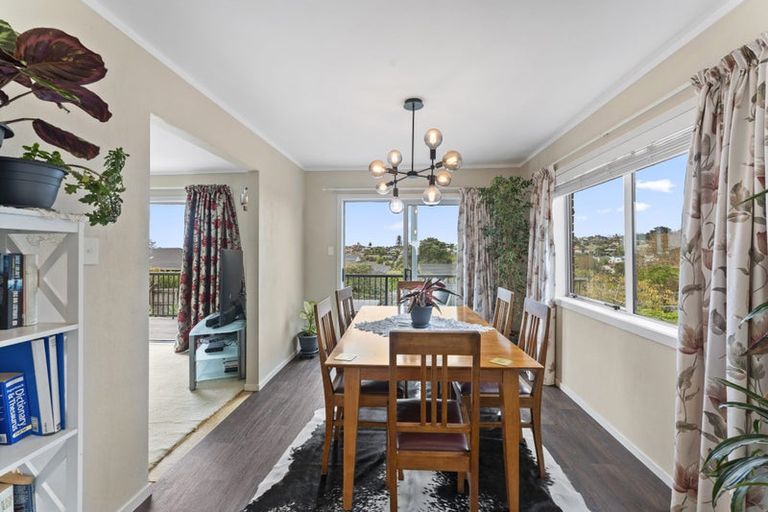 Photo of property in 5 Stapleford Crescent, Browns Bay, Auckland, 0630