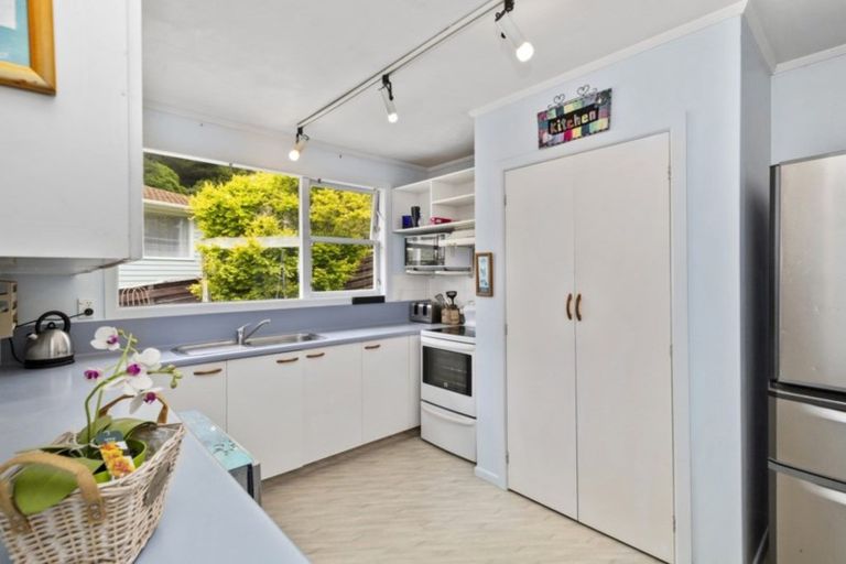 Photo of property in 13 Colonial Grove, Tawa, Wellington, 5028