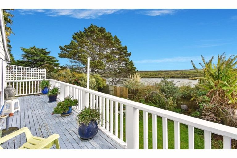 Photo of property in 20 Rukumoana Place, Clendon Park, Auckland, 2103