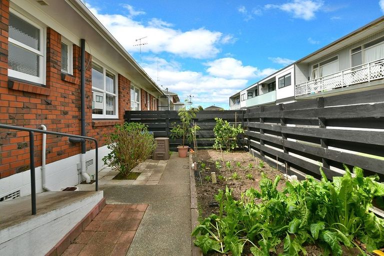 Photo of property in 4/766 Beach Road, Browns Bay, Auckland, 0630
