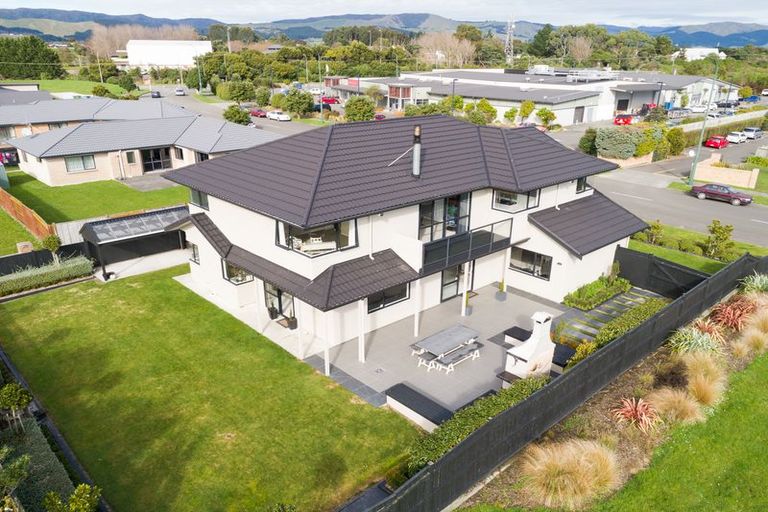 Photo of property in 187 Ruapehu Drive, Fitzherbert, Palmerston North, 4410