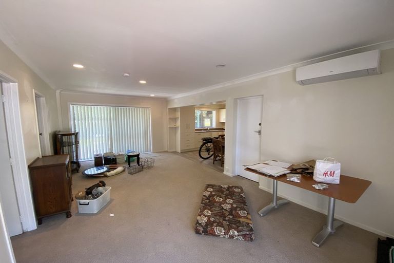 Photo of property in 41 Cron Avenue, Te Atatu South, Auckland, 0610