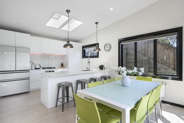 Photo of property in 42 Albatross Close, Whitby, Porirua, 5024