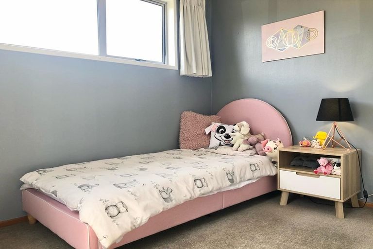 Photo of property in 4 Holloway Road, Omata, New Plymouth, 4374